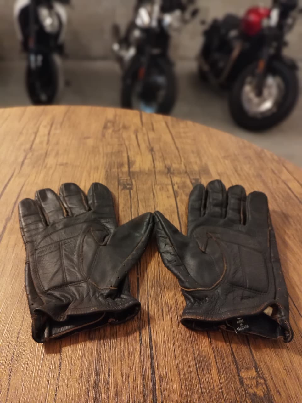 River Road Black Leather Motorcycle Perforated Biker Glove Tabacco (Size: Large)