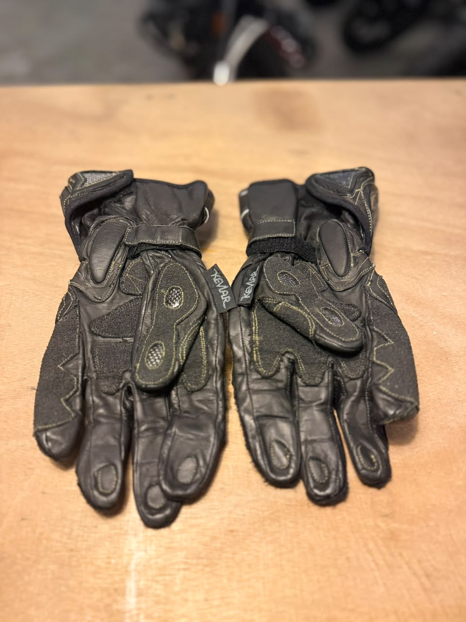 Akito Carbon SP Motorcycle Gloves Black (Size: Large)