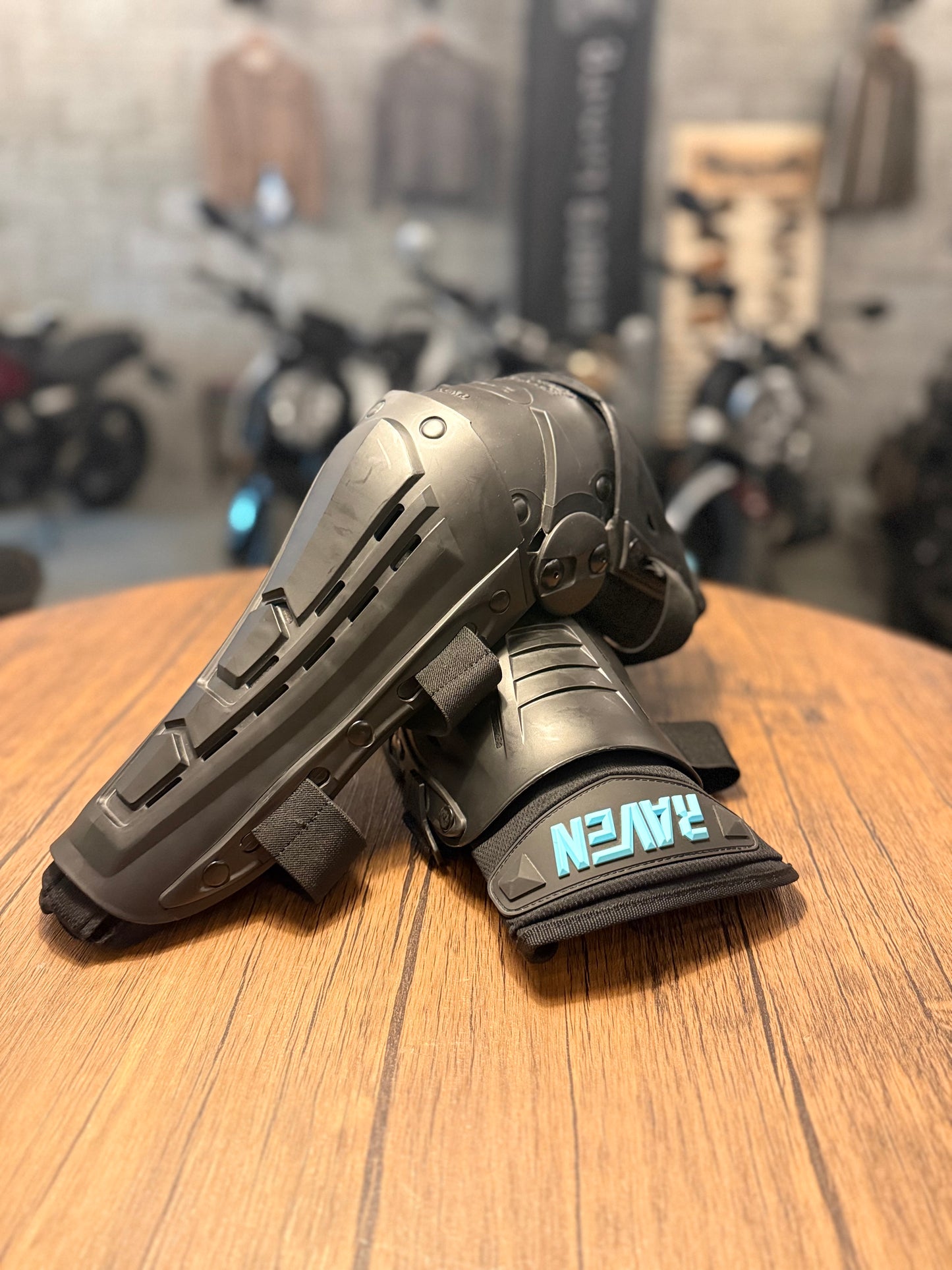 Raven Pileup Knee Guards Black One Size