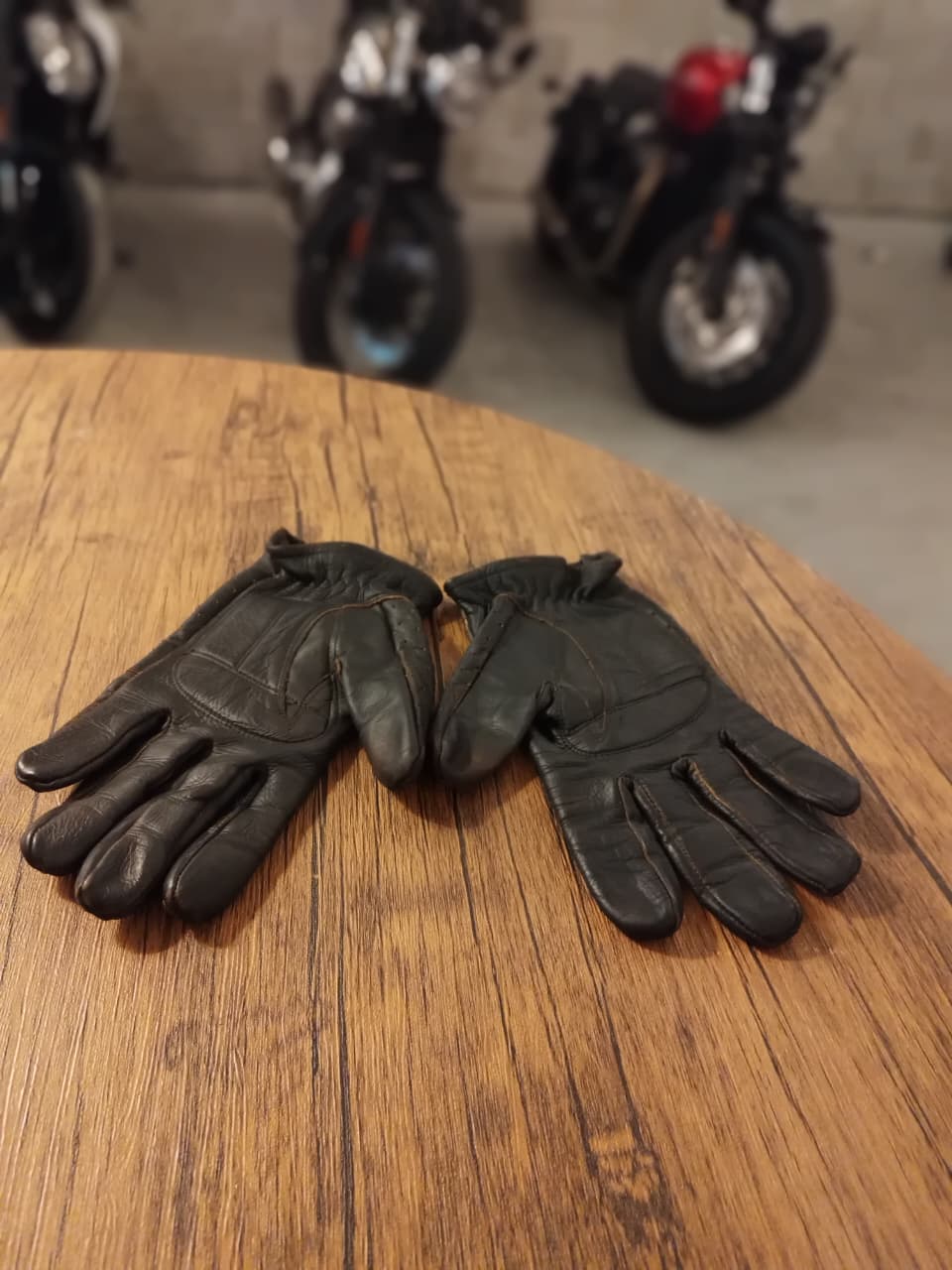 River Road Black Leather Motorcycle Perforated Biker Glove Tabacco (Size: Large)