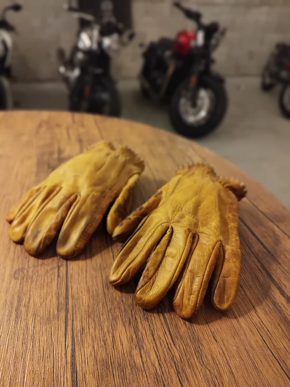 MotoStuka Leather Gloves Bronze (Size: Large)