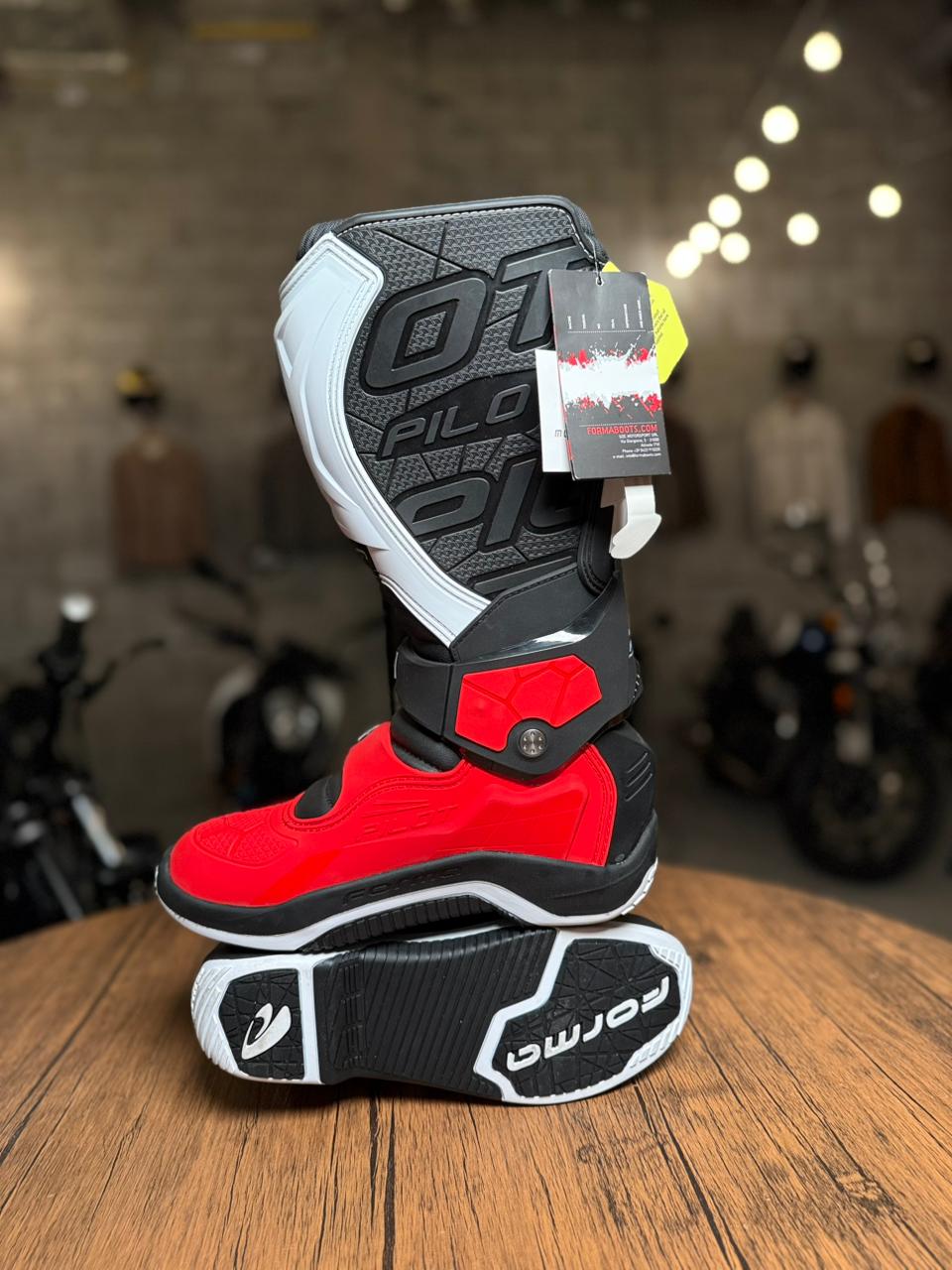 Forma Pilot Boots Black/Red/White (Size: 43)
