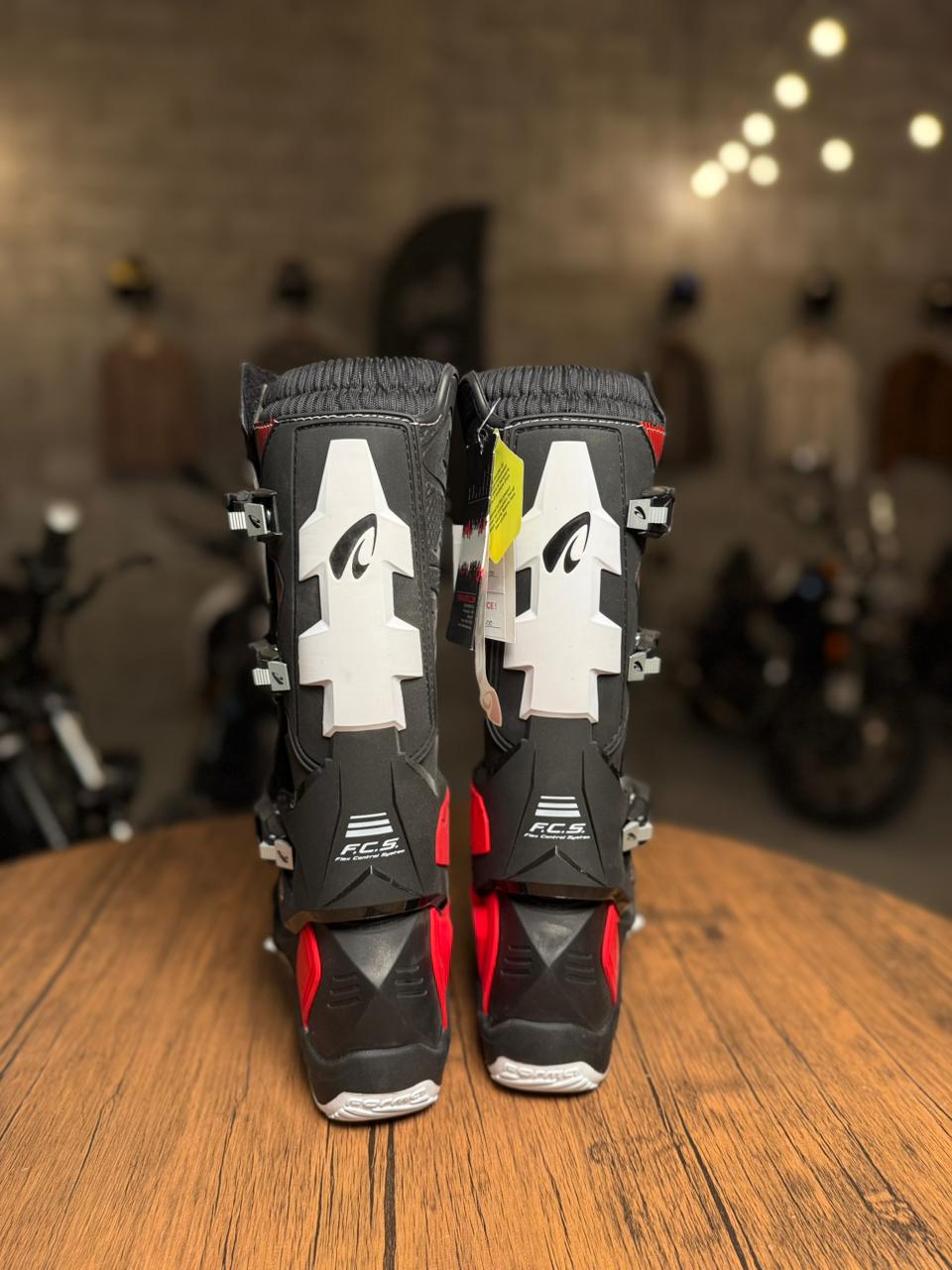 Forma Pilot Boots Black/Red/White (Size: 43)