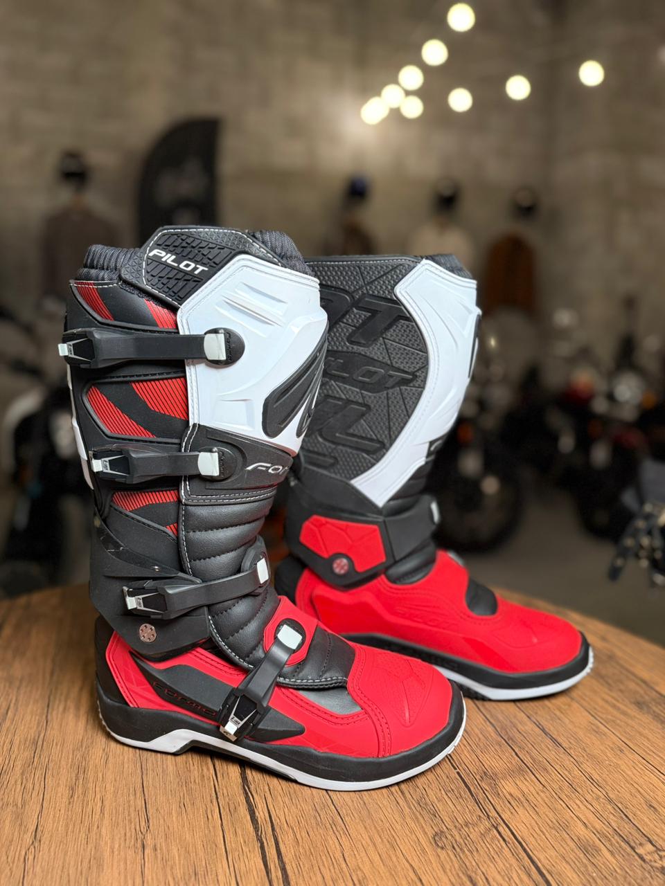 Forma Pilot Boots Black/Red/White (Size: 43)