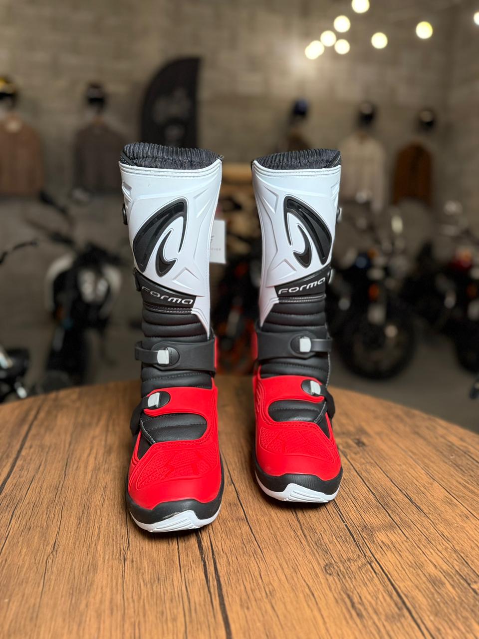 Forma Pilot Boots Black/Red/White (Size: 43)