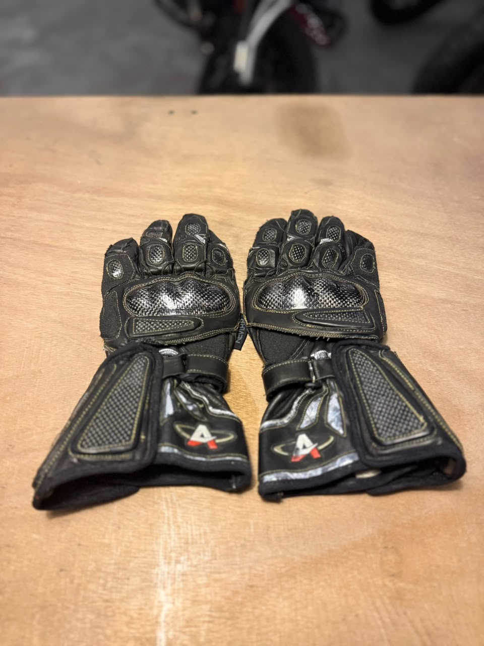 Akito Carbon SP Motorcycle Gloves Black (Size: Large)