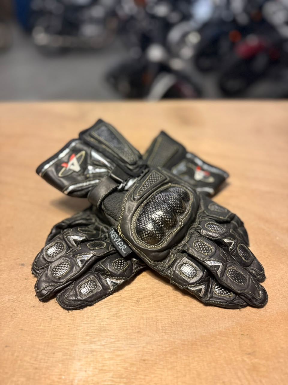 Akito Carbon SP Motorcycle Gloves Black (Size: Large)