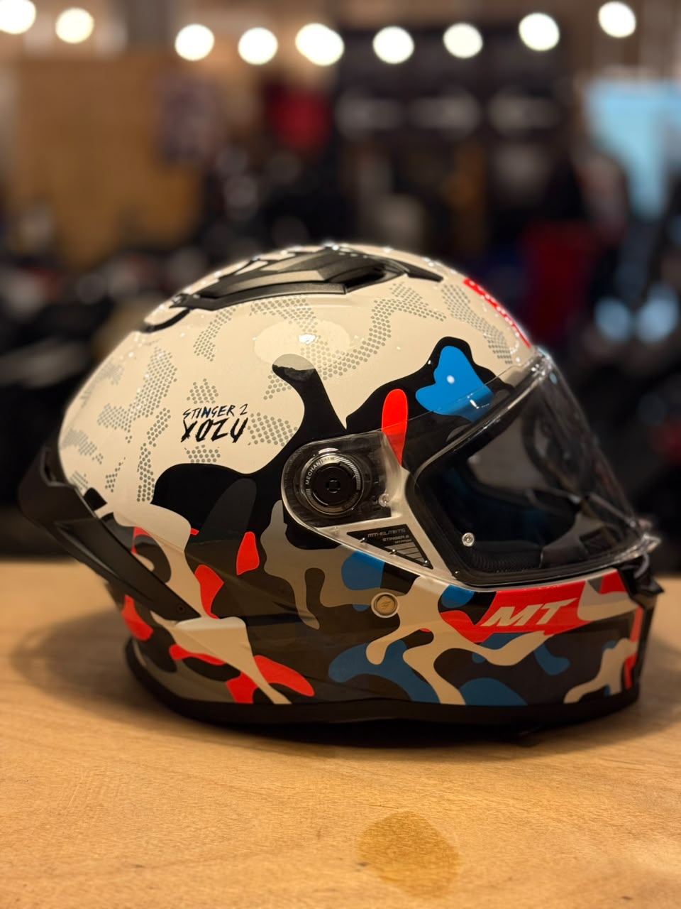 MT Helmets Stinger 2 Yozu A7 Gloss (Size: Medium)