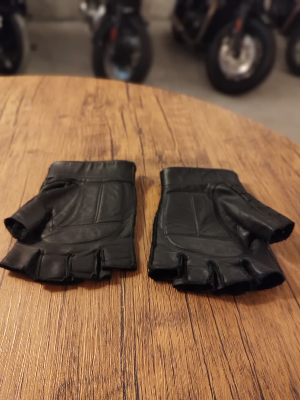 River Road Men's Tucson Motorcycle Leather Shorty Gloves Black(Size: Large)