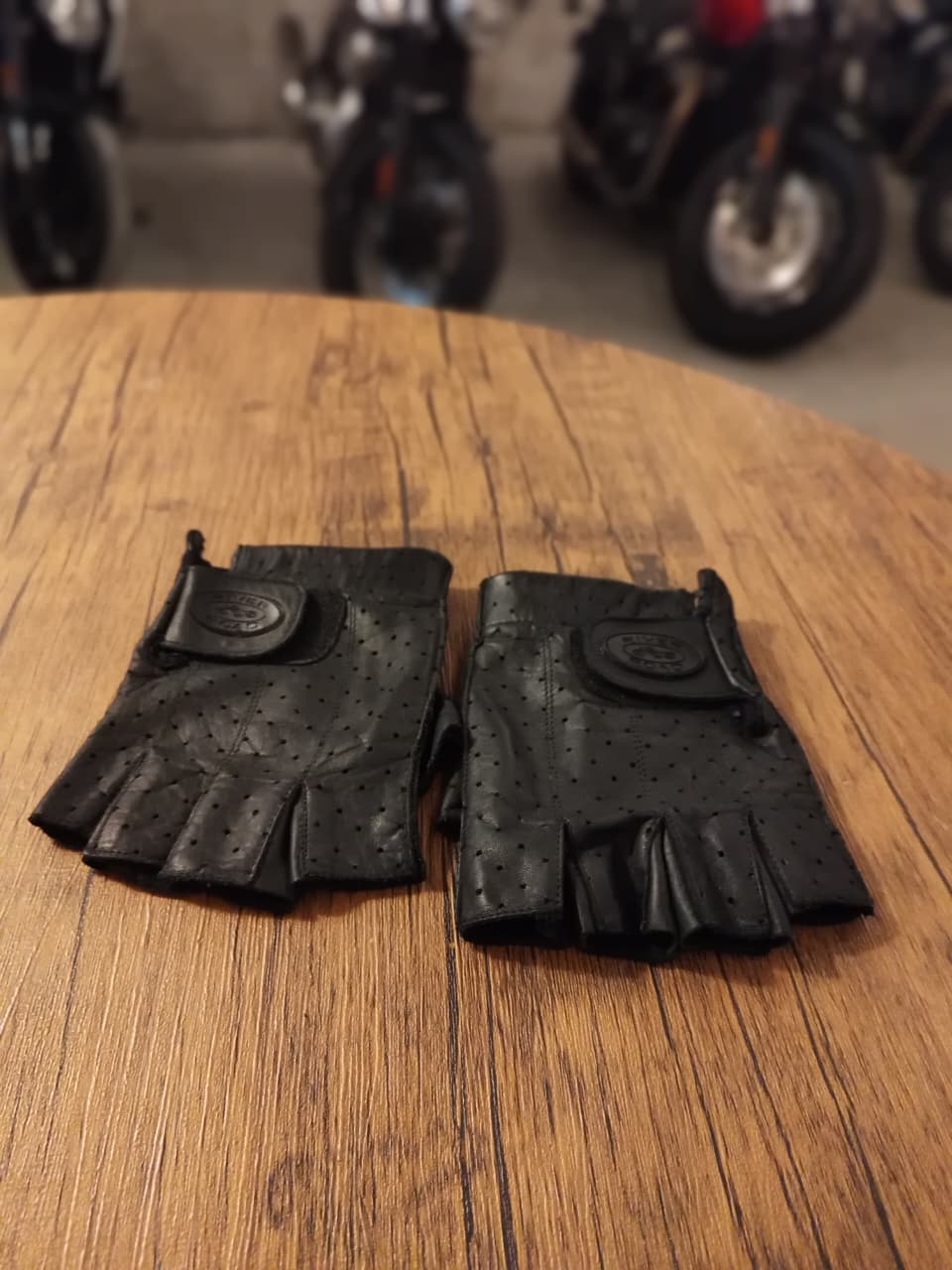 River Road Men's Tucson Motorcycle Leather Shorty Gloves Black(Size: Large)